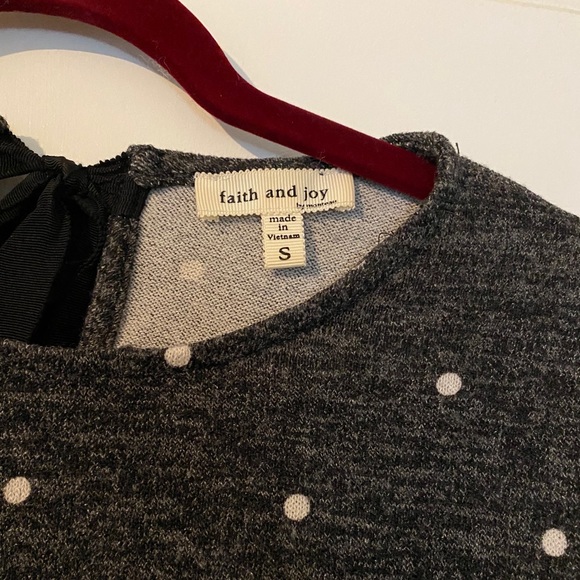 Bell sleeve polka dot top with bow detail - Picture 3 of 5